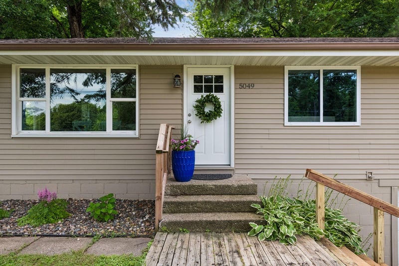 5049 Shoreline Dr, Mound, MN 55364