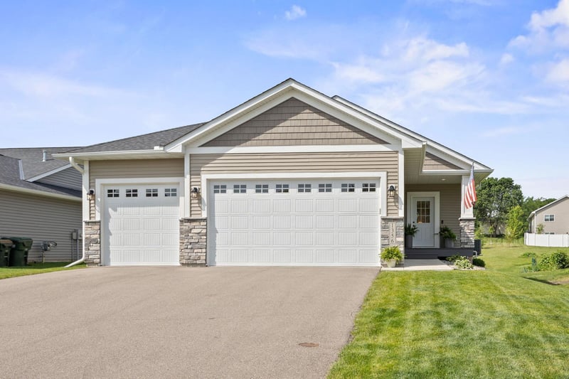 1356 Southfork Dr SE, Hutchinson, MN 55350