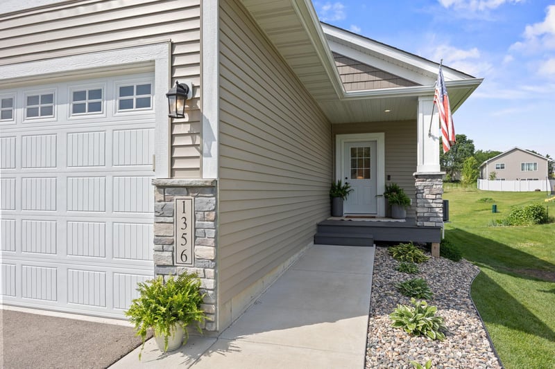 1356 Southfork Dr SE, Hutchinson, MN 55350