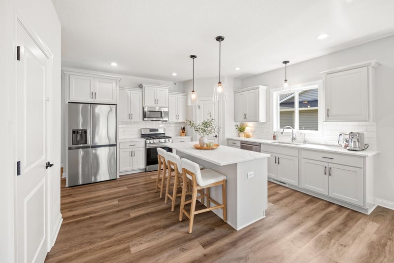 1356 Southfork Dr SE, Hutchinson, MN 55350