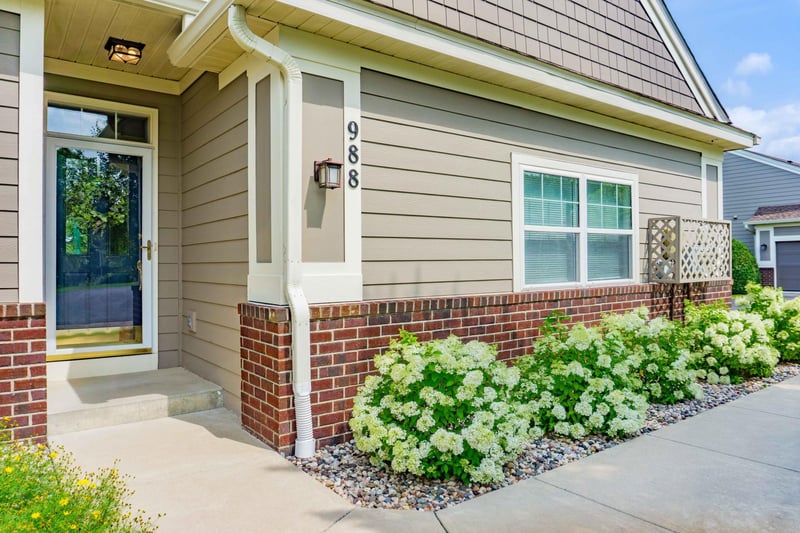 988 Daylily Dr, Victoria, MN 55386