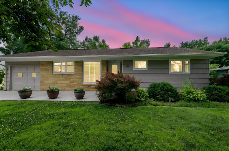 47 Skyline Dr, Mankato, MN 56001