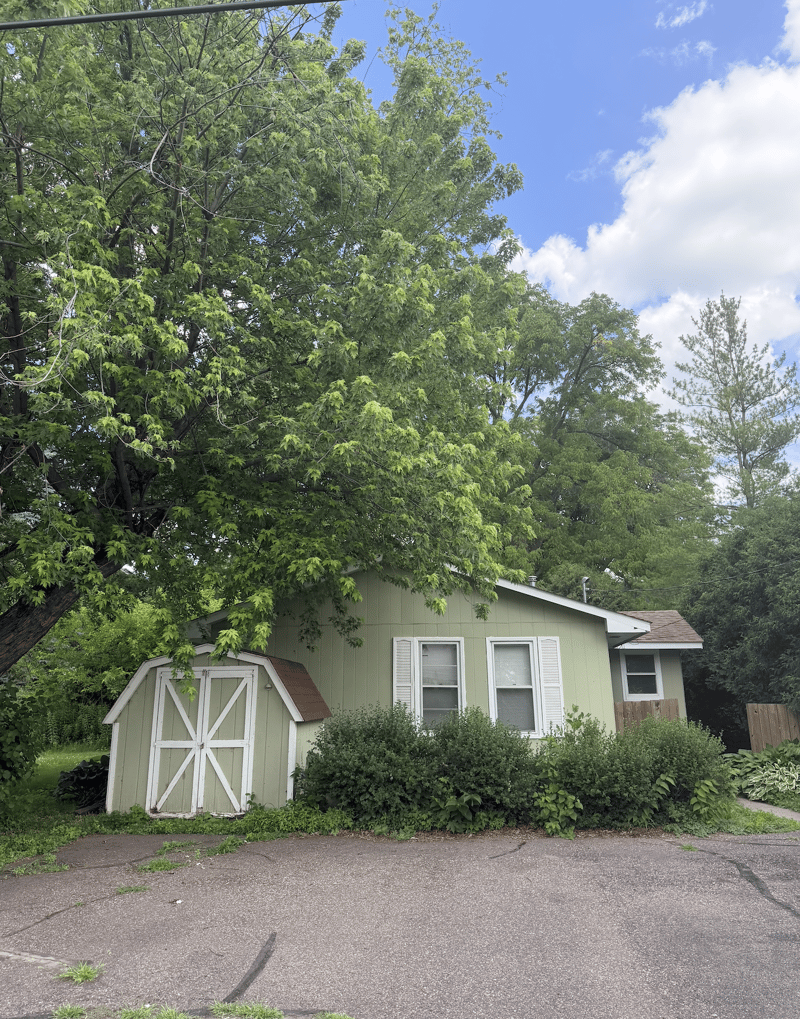 168 Peninsula Rd, Medicine Lake, MN 55441