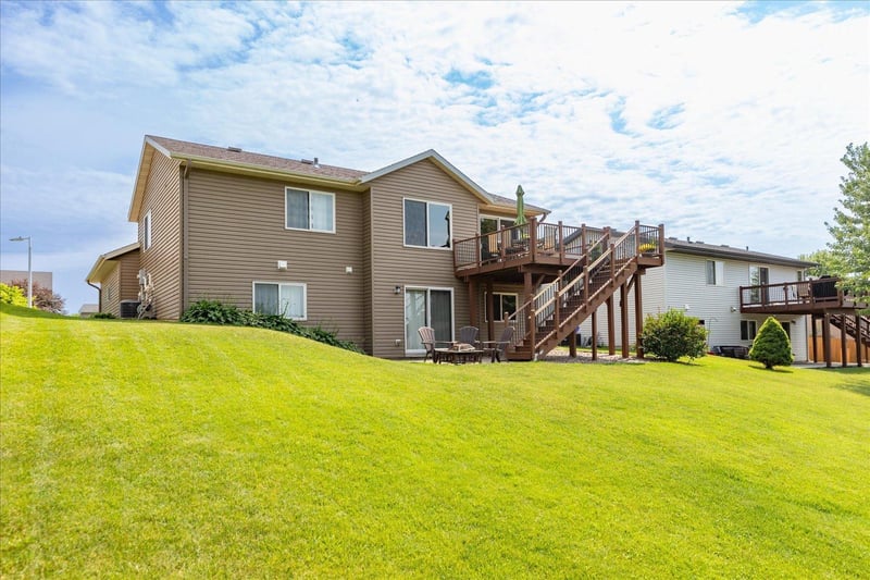 5451 Castleview Dr NW, Rochester, MN 55901