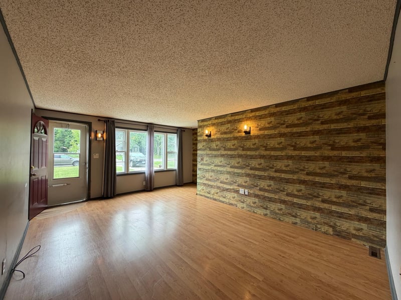 318 Grove St N, Mora, MN 55051