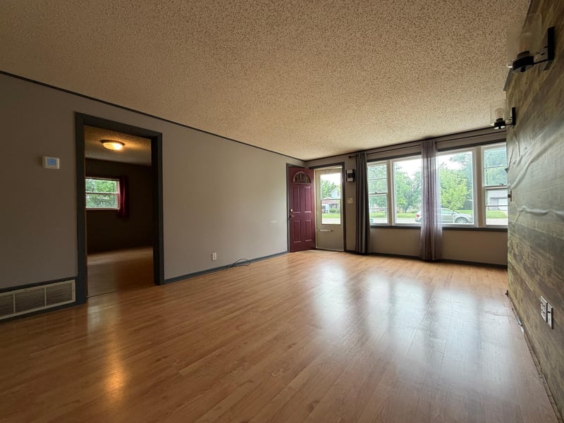318 Grove St N, Mora, MN 55051