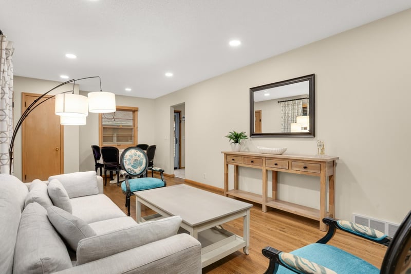 9807 Cedar Lake Rd, Minnetonka, MN 55305