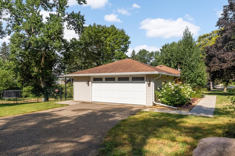 9807 Cedar Lake Rd, Minnetonka, MN 55305