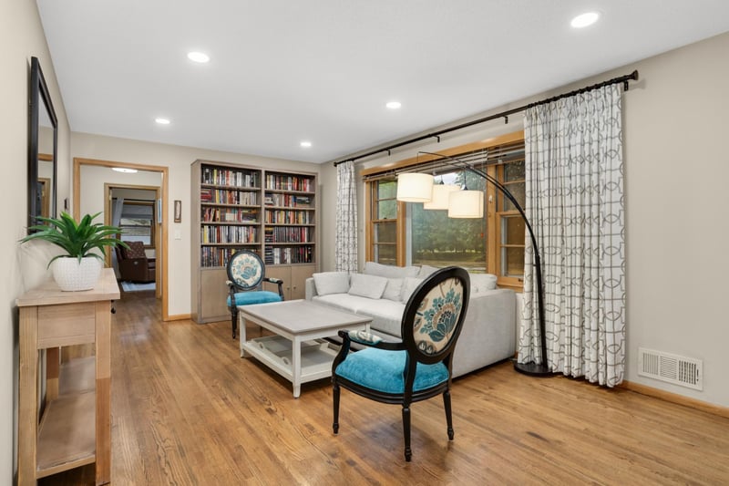 9807 Cedar Lake Rd, Minnetonka, MN 55305