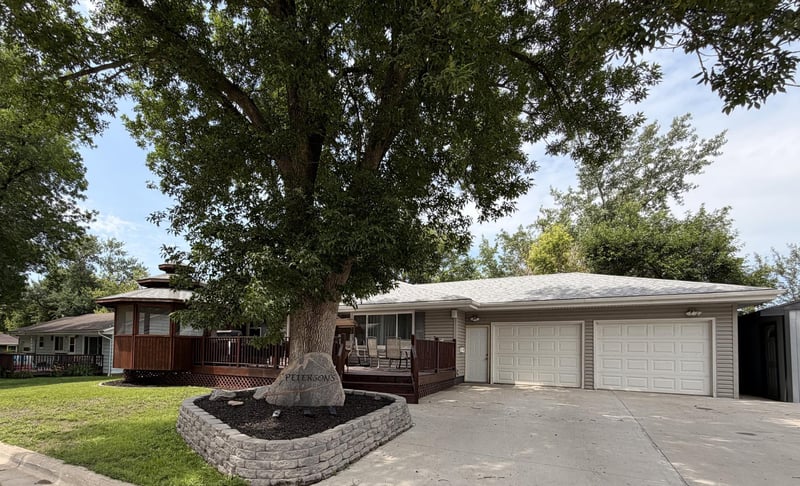 598 Prospect Ave, Windom, MN 56101