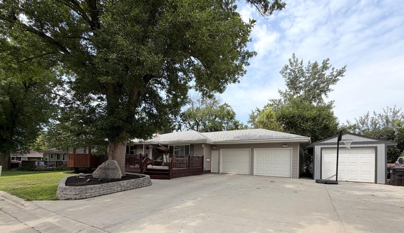 598 Prospect Ave, Windom, MN 56101