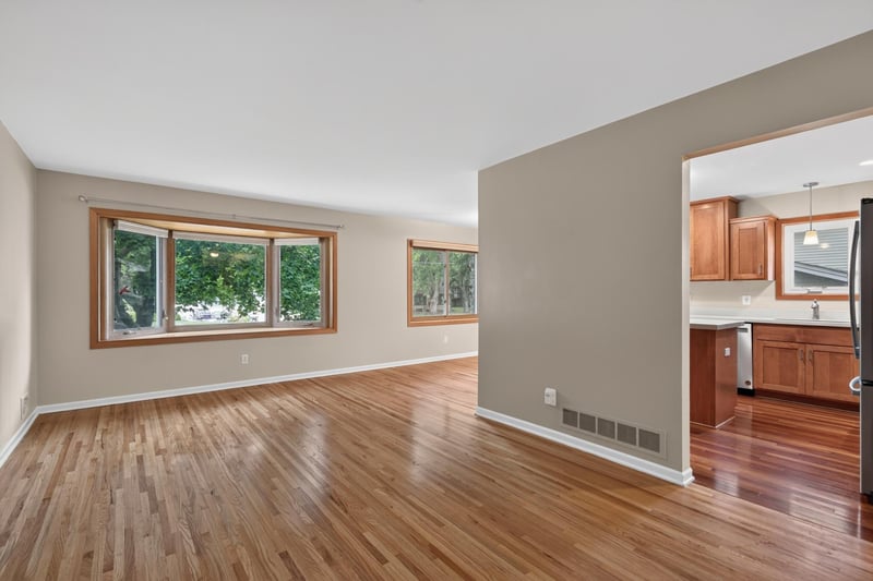 5570 Schutta Rd, Shoreview, MN 55126