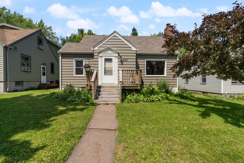 4527 Dodge St, Duluth, MN 55804