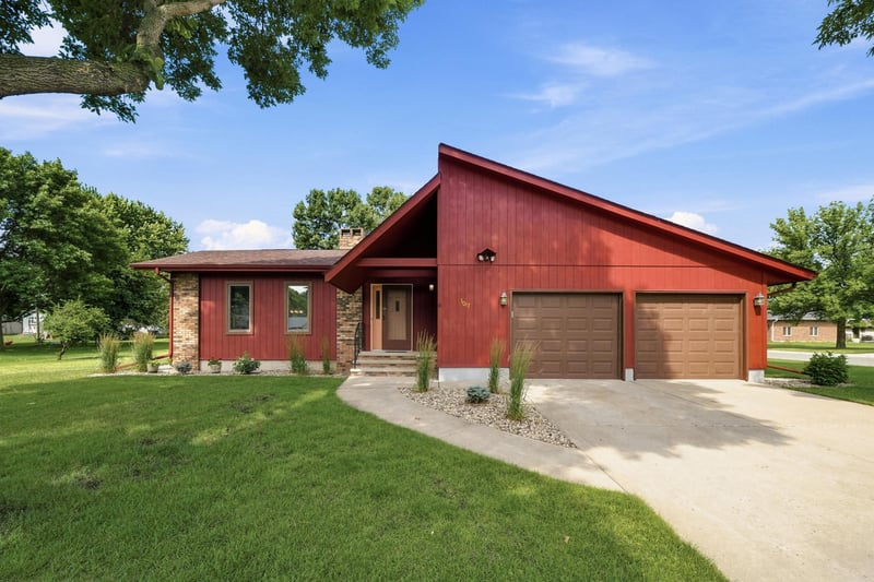 1017 9th St, Gaylord, MN 55334