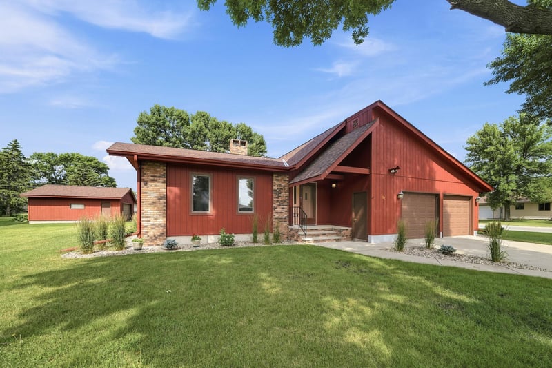 1017 9th St, Gaylord, MN 55334