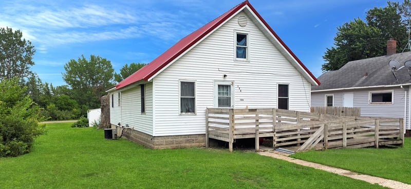 106 1st St N, Darfur, MN 56022