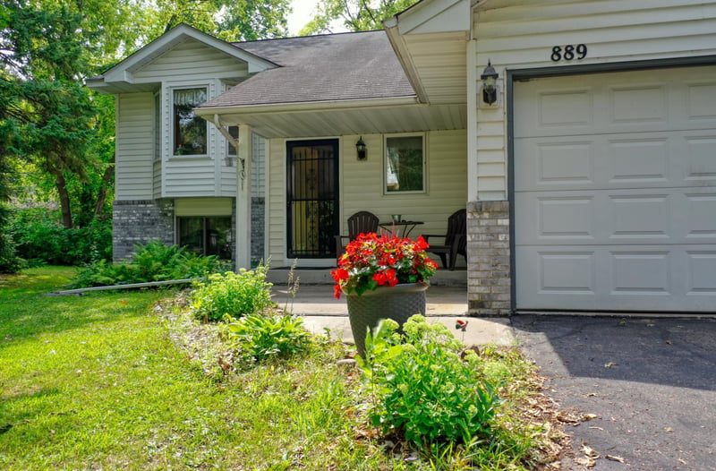 889 5th Ave SW, Forest Lake, MN 55025