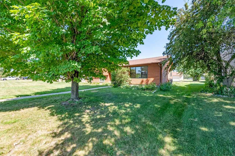 1221 21st St S, Virginia, MN 55792