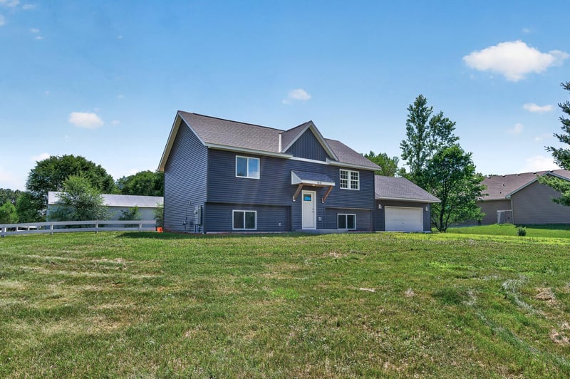 4430 214th Ave NW, Oak Grove, MN 55303