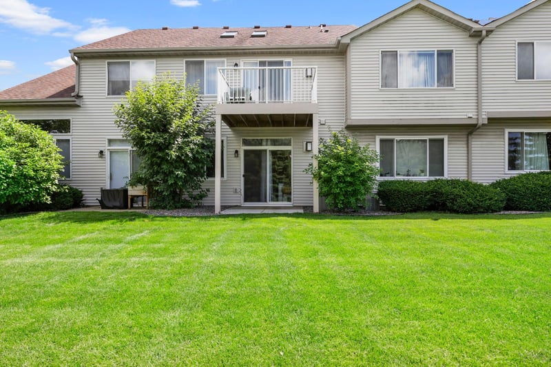 2215 White Water Way, Eagan, MN 55122