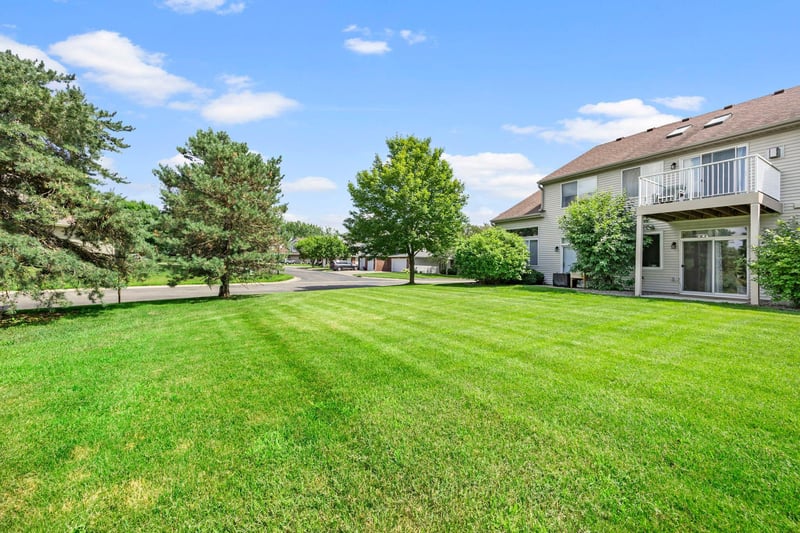 2215 White Water Way, Eagan, MN 55122