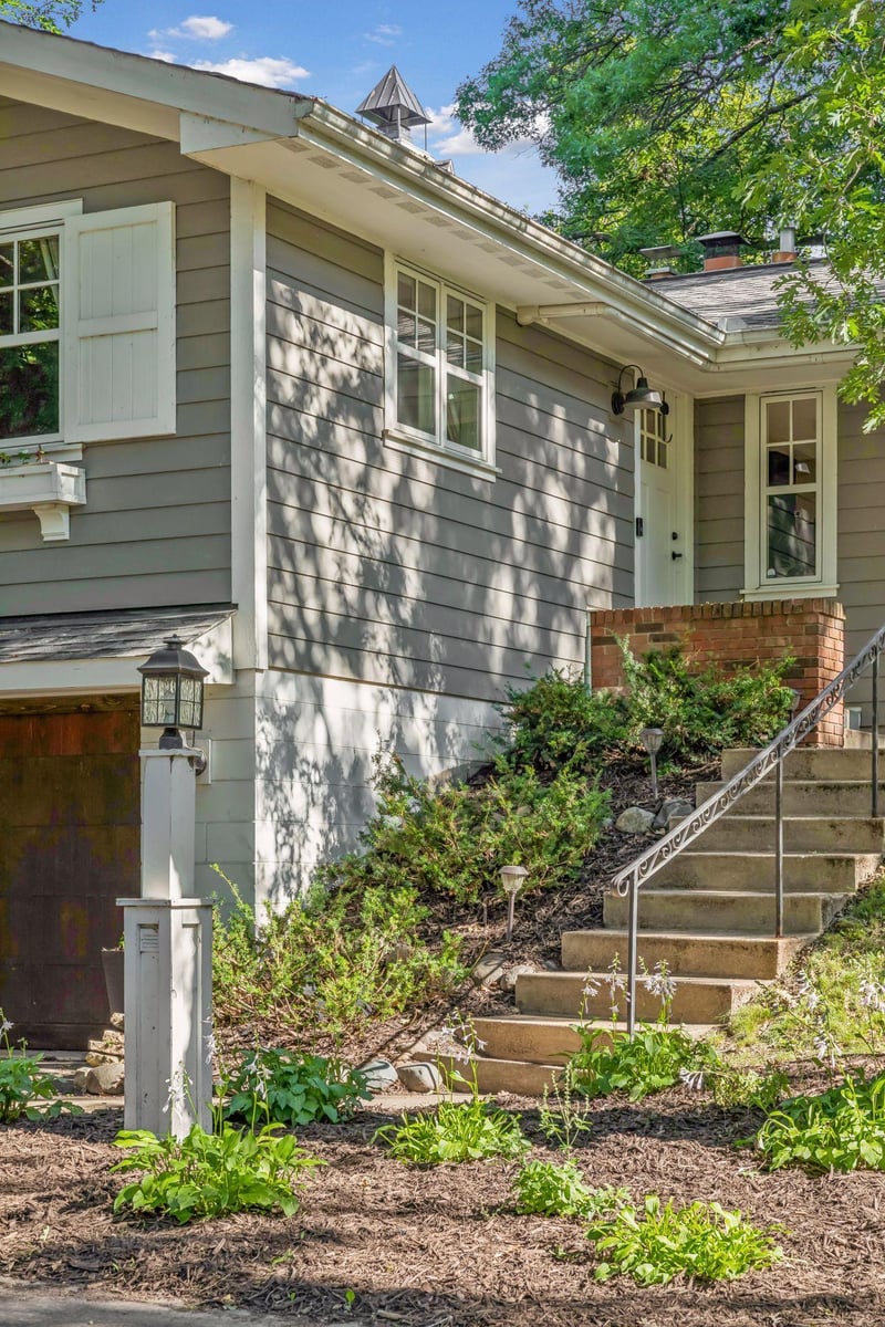 1165 Josephine Rd, Roseville, MN 55113