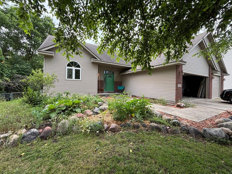 856 Bridle Creek Ln, Jordan, MN 55352