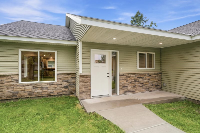 210 S Chestnut St, Belle Plaine, MN 56011