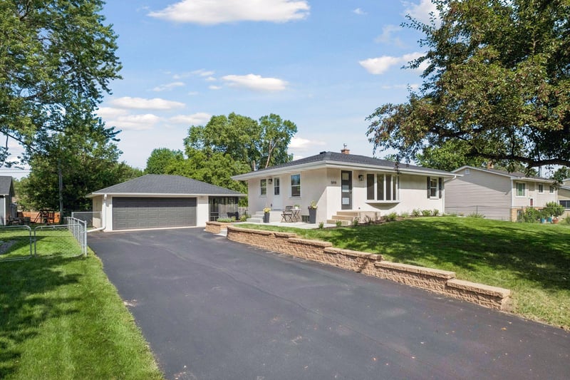 5919 Carlson St, Shoreview, MN 55126