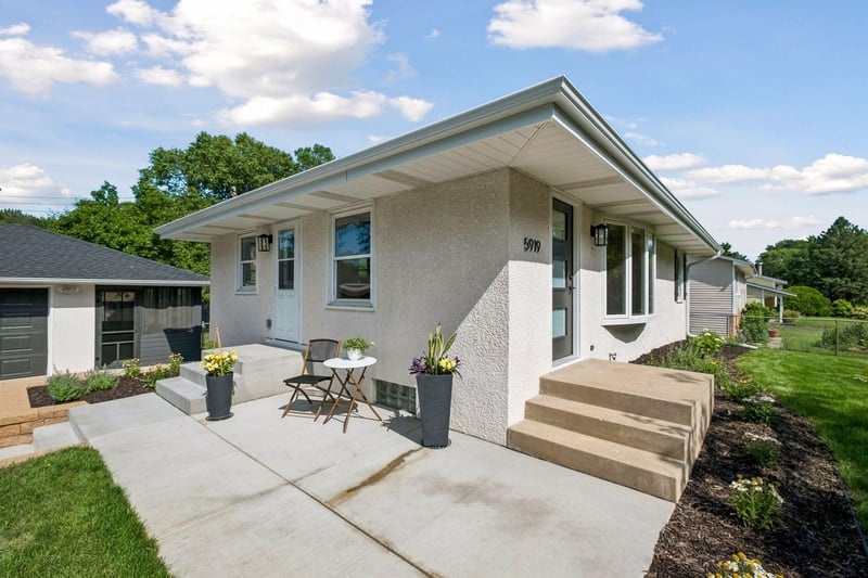 5919 Carlson St, Shoreview, MN 55126
