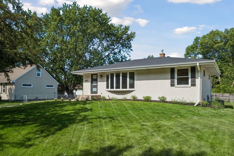 5919 Carlson St, Shoreview, MN 55126
