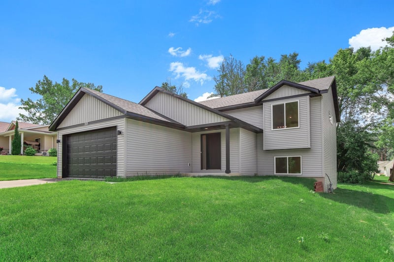 1105 2nd St SE, Faribault, MN 55021