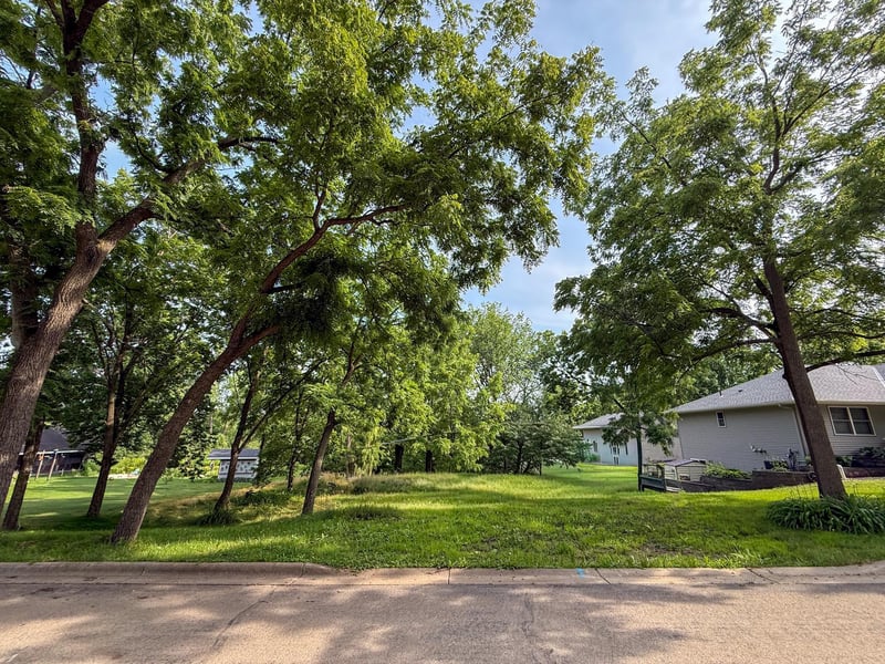 2213L Hiersche Rd, Faribault, MN 55021