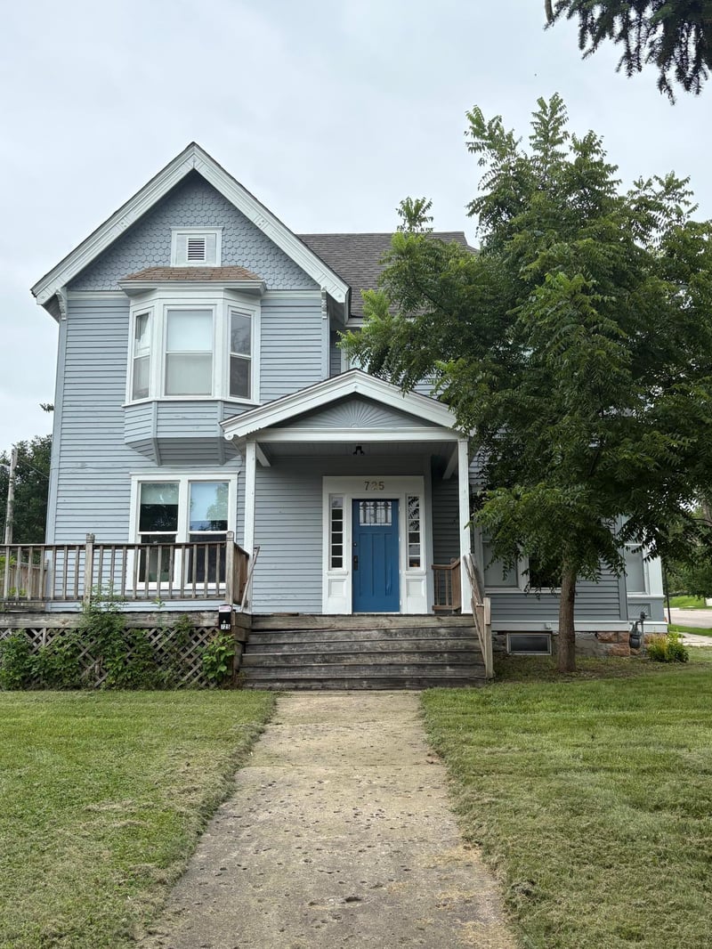 725 S Cedar Ave, Owatonna, MN 55060