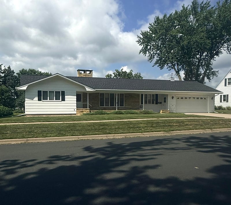 320 S Cedar St, Belle Plaine, MN 56011