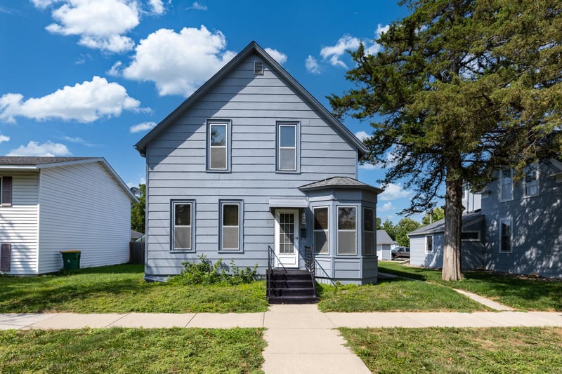210 W Church St, Belle Plaine, MN 56011
