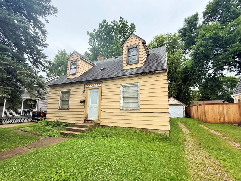 604 13th St SW, Willmar, MN 56201