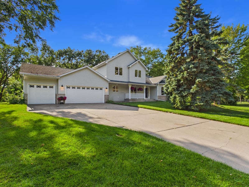 6345 W Shadow Lake Dr, Lino Lakes, MN 55014