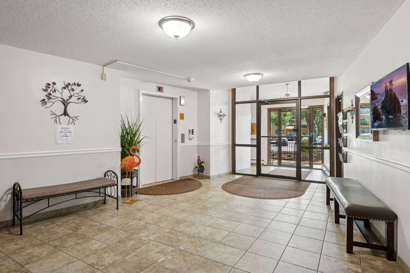 1887 Silver Bell Rd #214, Eagan, MN 55122