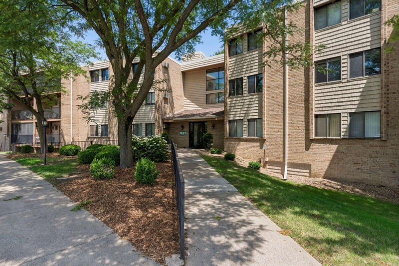 1887 Silver Bell Rd #214, Eagan, MN 55122