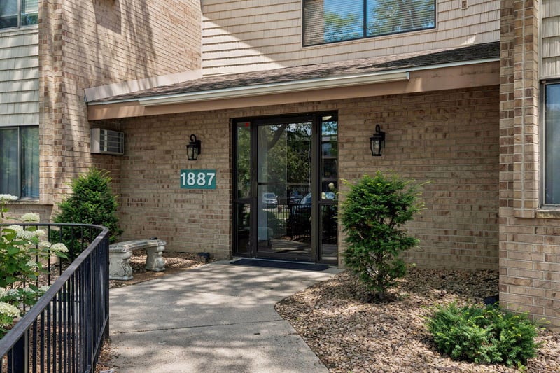 1887 Silver Bell Rd #214, Eagan, MN 55122