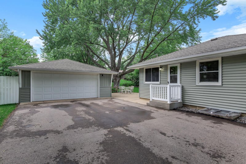 8758 Hamlet Ave S, Cottage Grove, MN 55016