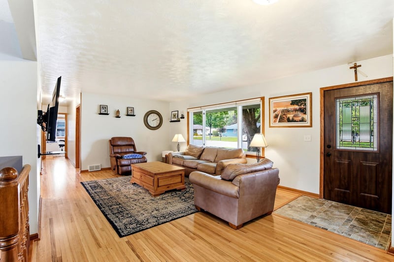 8758 Hamlet Ave S, Cottage Grove, MN 55016