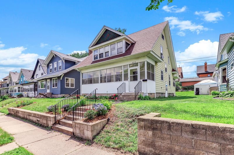 884 Iglehart Ave, Saint Paul, MN 55104