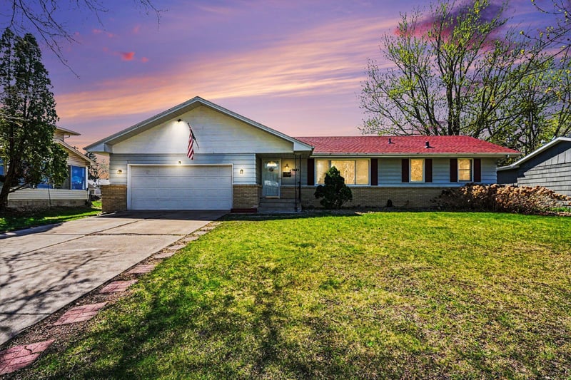 7617 Lee Ave N, Brooklyn Park, MN 55443