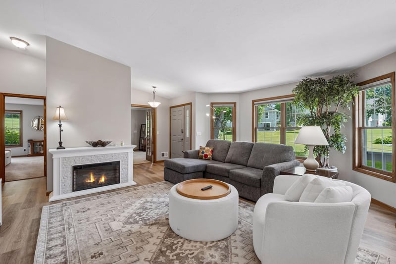 1729 Donegal Dr, Woodbury, MN 55125