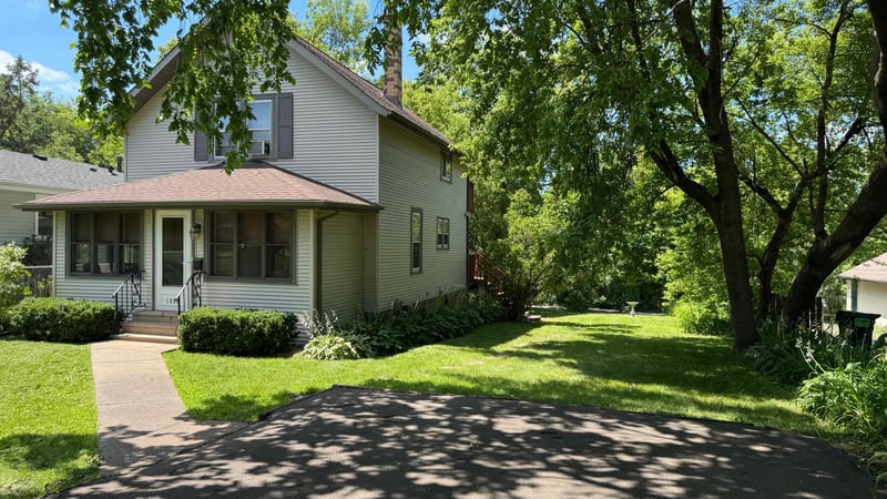 1805 Fulham St, Lauderdale, MN 55113