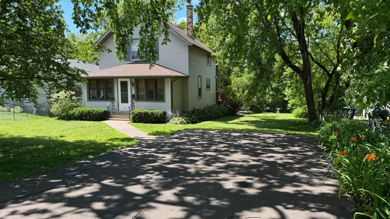 1805 Fulham St, Lauderdale, MN 55113