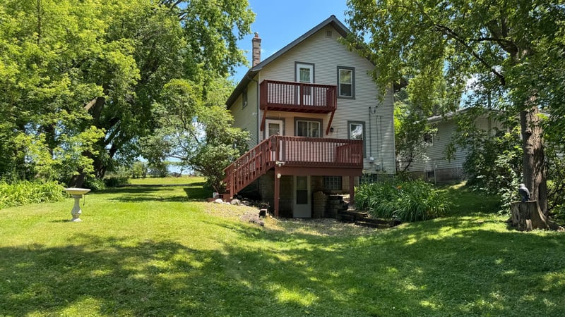 1805 Fulham St, Lauderdale, MN 55113