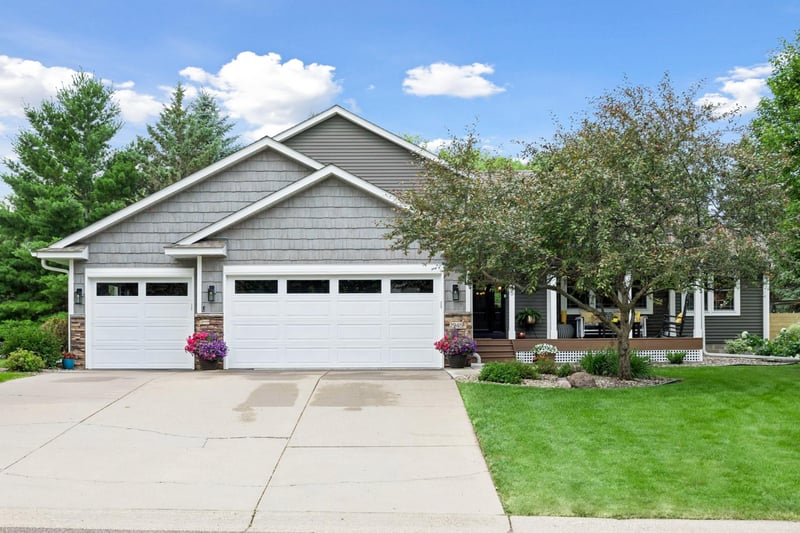2945 Costa Ln, Little Canada, MN 55117